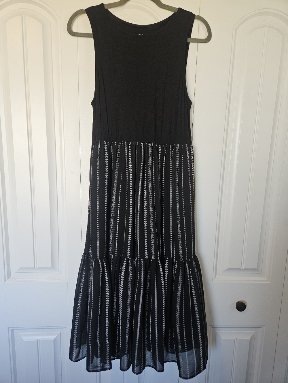 Torrid Black Sleeveless Midi Dress with Flowy Striped Printed Skirt Size00/Large